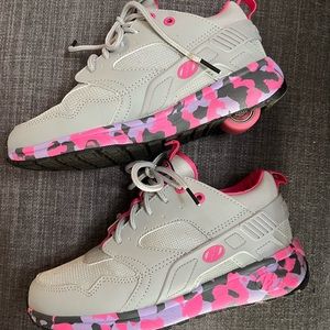 Girl’s Youth Size 4 Heelys Sneaker Skates - Like New